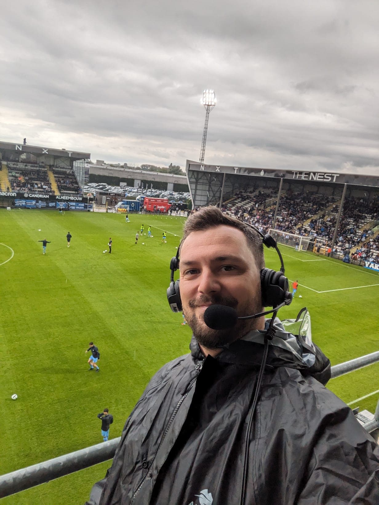 Nicolas als commentator in het stadion